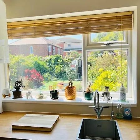 Lovely, Sunny House, By The Beach & Centre! Lytham St Annes Extérieur photo