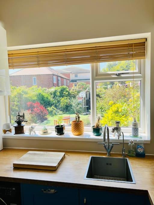 Lovely, Sunny House, By The & Centre! *