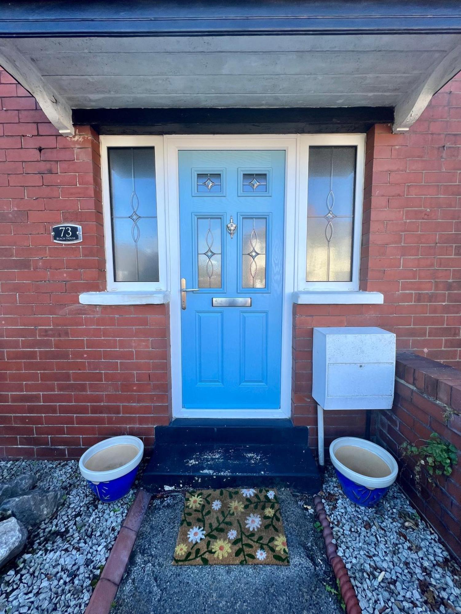 Lovely, Sunny House, By The & Centre! *